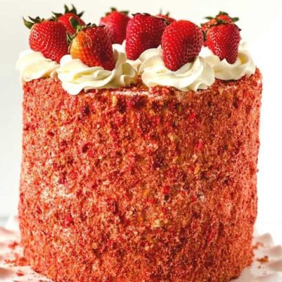 Strawberry-Crunch-Cake-Recipe