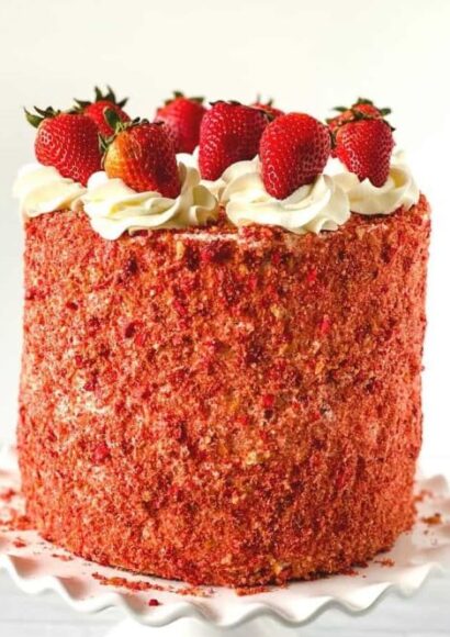 Thumbnail for Strawberry Crunch Cake Recipe